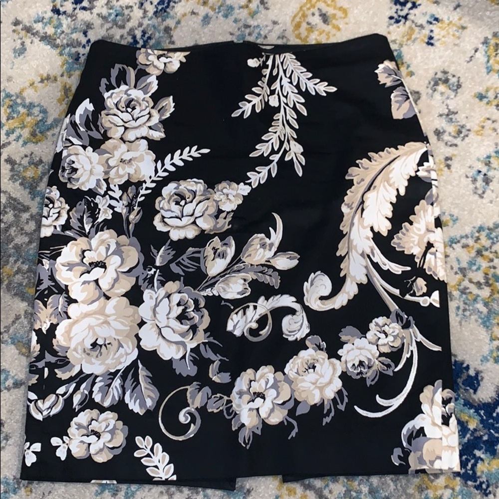 White house black market skirt, size 0.